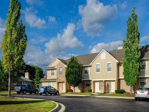The Village at Stone Falls in Dayton, OH - Foto de edificio - Building Photo
