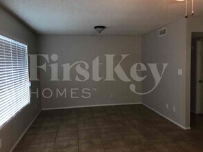 5520 W Golden Ln in Glendale, AZ - Foto de edificio - Building Photo