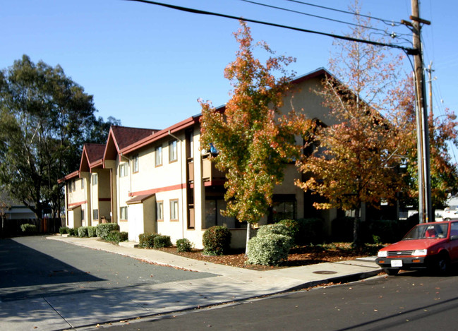 3690 Willow Pass Rd in Concord, CA - Building Photo - Building Photo