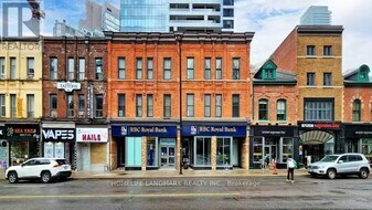 17 Dundonald St in Toronto, ON - Building Photo