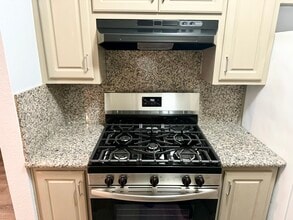 4549 Greenholme Dr, Unit 4 in Sacramento, CA - Building Photo - Building Photo