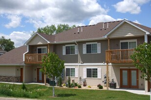 Beaver Creek Village in Maplewood, MN - Building Photo