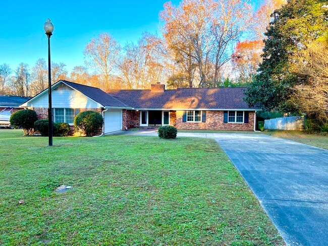 2401 Clematis Trl in Sumter, SC - Foto de edificio - Building Photo