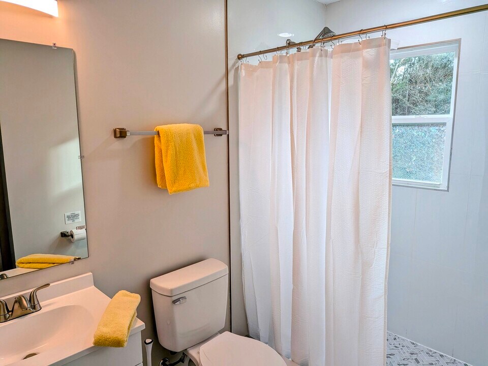 4523 W Montague Ave, Unit Room 1 in North Charleston, SC - Foto de edificio