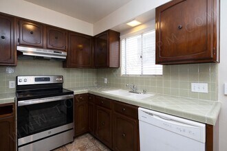 2065 Diamond St in San Diego, CA - Foto de edificio - Building Photo