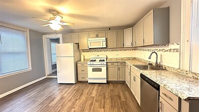 30 N Clover St in Poughkeepsie, NY - Building Photo - Building Photo