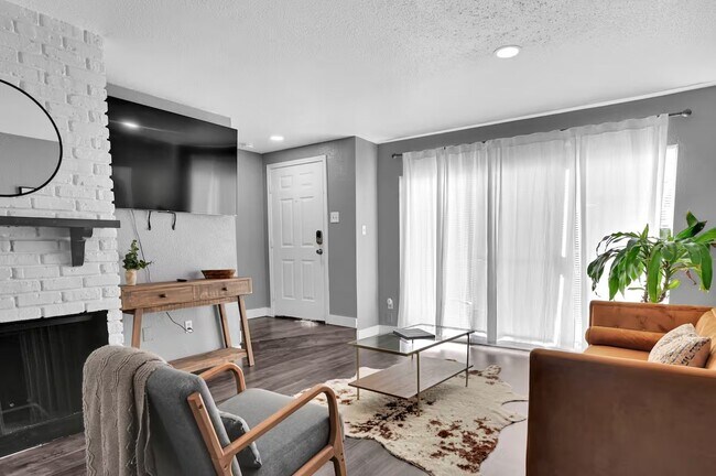 17210 Imperial Valley Dr in Houston, TX - Foto de edificio - Building Photo