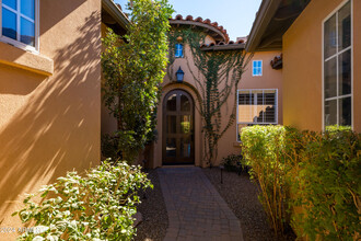 8883 E Mountain Spring Rd in Scottsdale, AZ - Foto de edificio - Building Photo