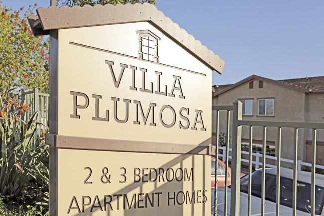 Villa Plumosa in Yorba Linda, CA - Foto de edificio - Building Photo