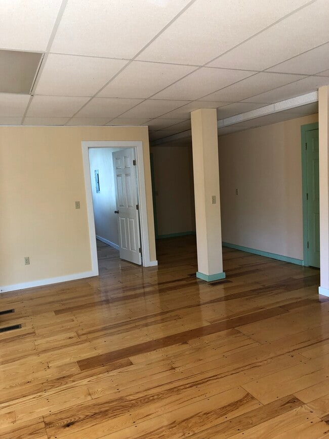 600 S Britain Rd, Unit 600 in Southbury, CT - Foto de edificio - Building Photo