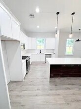 2240 Caroline St in Mandeville, LA - Building Photo - Building Photo