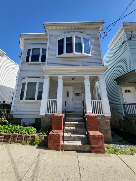12 Watts St in Chelsea, MA - Building Photo