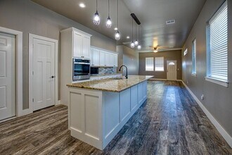 807 Venice Ct in Kingfisher, OK - Building Photo - Building Photo