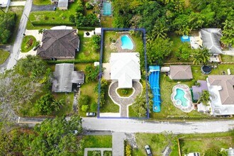 6634 SW 76th Terrace in South Miami, FL - Building Photo - Building Photo