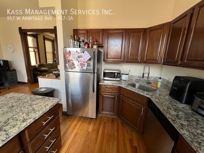 957 W Armitage Ave in Chicago, IL - Building Photo - Building Photo