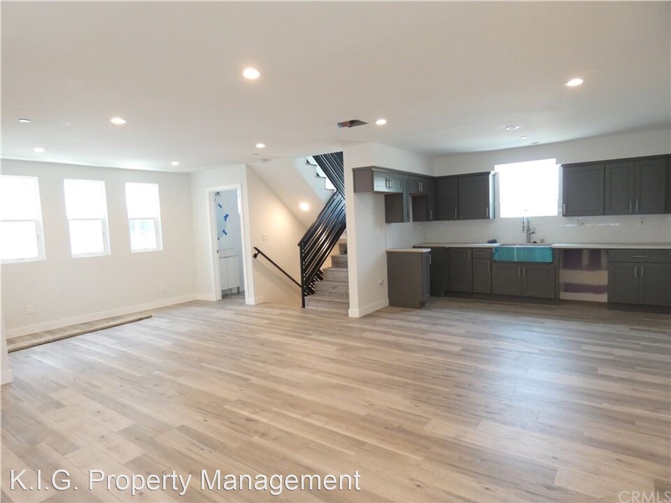 2104 Hauser Blvd in Los Angeles, CA - Building Photo