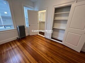 107 Columbia St, Unit 1B in Cambridge, MA - Foto de edificio - Building Photo