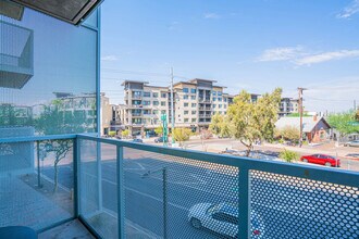 333 E Roosevelt St in Phoenix, AZ - Foto de edificio - Building Photo