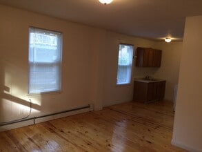 31 Edwards St, Unit 31 1/2- first fl in New Haven, CT - Foto de edificio - Building Photo