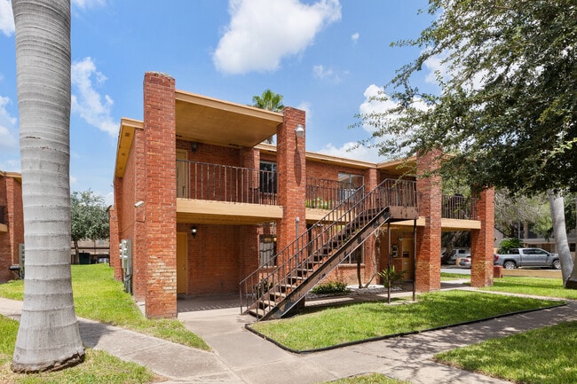 Fairway Apartments in McAllen, TX - Building Photo - Building Photo