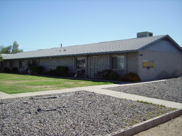 12601 N 113th Ave in Youngtown, AZ - Foto de edificio - Building Photo