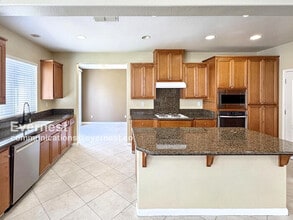 246 W Recreo Way in Mountain House, CA - Building Photo - Building Photo