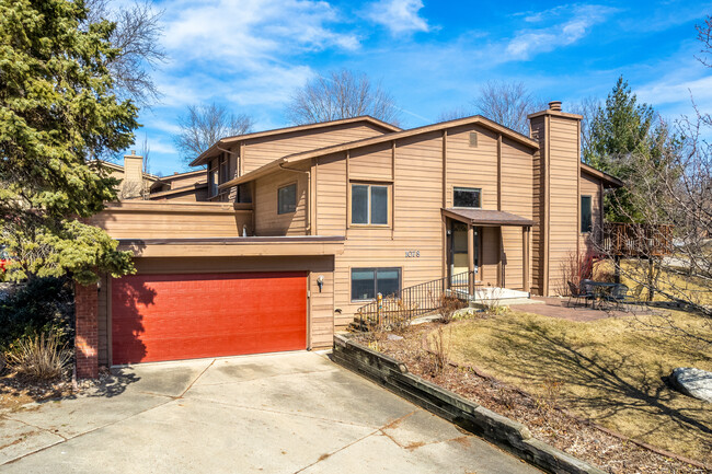 Woodland Park Townhomes in West Des Moines, IA - Building Photo - Building Photo