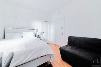 41-32 76th St-Unit -3 in Queens, NY - Foto de edificio - Building Photo