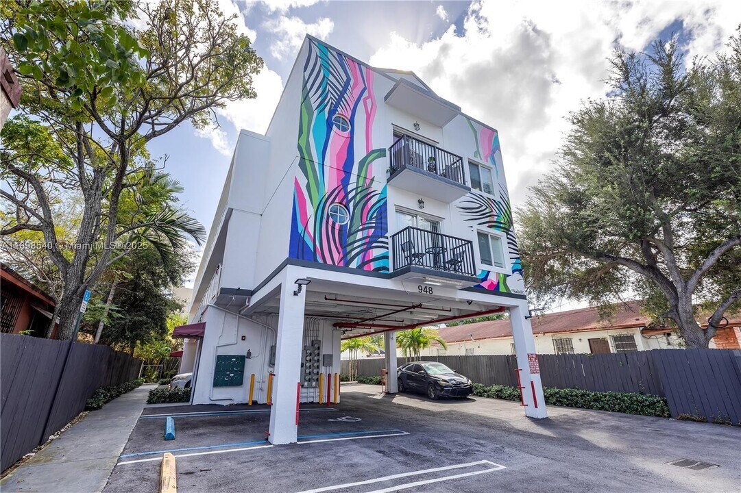 948 SW 3rd St in Miami, FL - Building Photo