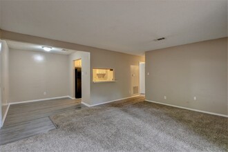 Westbridge Apartments in Little Rock, AR - Building Photo - Building Photo
