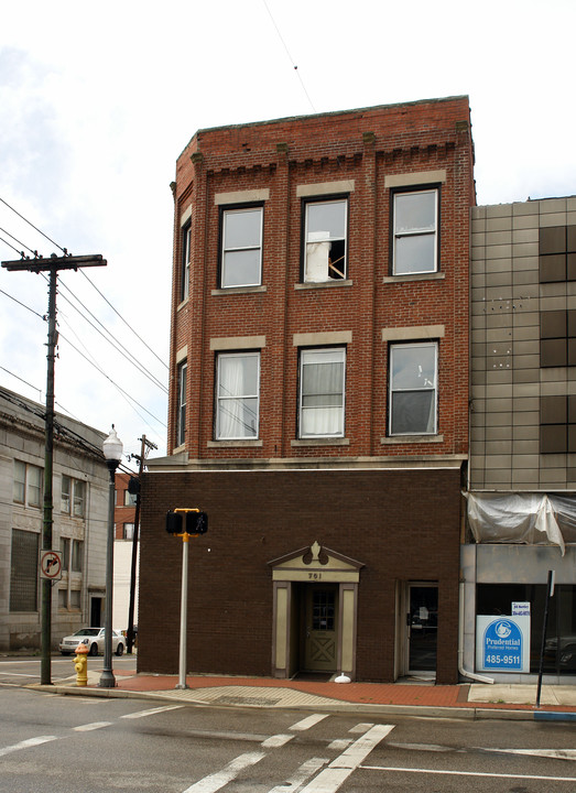 701 Market St in Parkersburg, WV - Building Photo