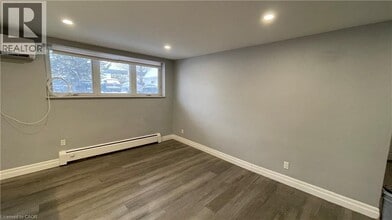 413 Hazel St in Waterloo, ON - Building Photo - Building Photo