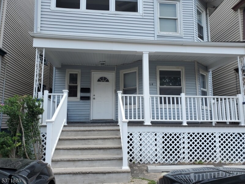 216 Park Ave in East Orange, NJ - Building Photo