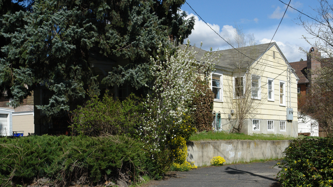 415 S Coeur D'alene St in Spokane, WA - Foto de edificio