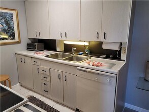 4302 Martinique Cir, Unit J2 in Coconut Creek, FL - Building Photo - Building Photo
