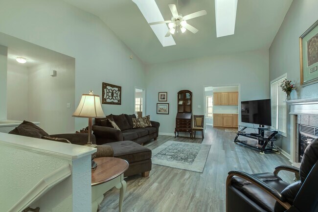511 Cimarron Cir in Loudon, TN - Building Photo - Building Photo
