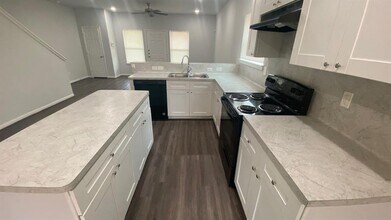 9023 Nyssa St-Unit -A in Houston, TX - Building Photo - Building Photo