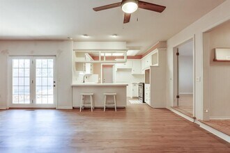 11208 Surrey Hills Blvd in Yukon, OK - Building Photo - Building Photo