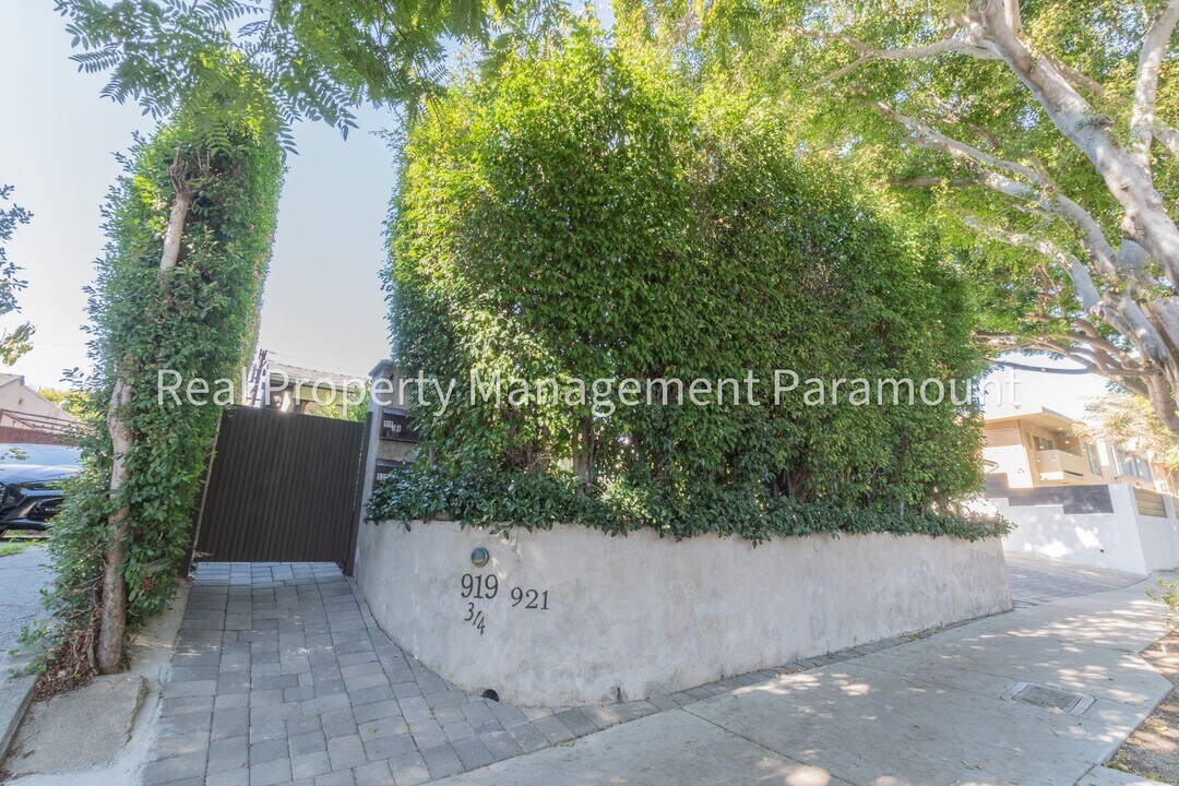 919 N Stanley Ave in West Hollywood, CA - Building Photo