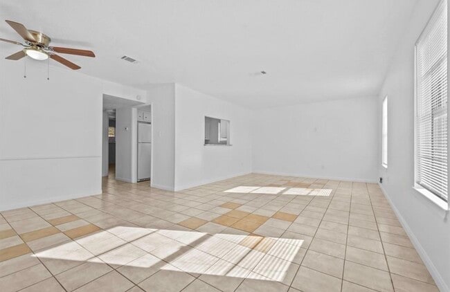 3428 Lantern Ln in Baytown, TX - Foto de edificio - Building Photo