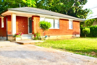 1077 Curtis Dr in Forest Park, GA - Building Photo - Building Photo