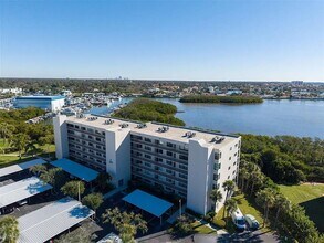1332 Pasadena Ave S, Unit 205 in South Pasadena, FL - Foto de edificio - Building Photo