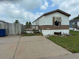 661 W Mills Dr in Towanda, KS - Building Photo