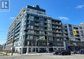 6 Greenbriar Rd in Toronto, ON - Building Photo
