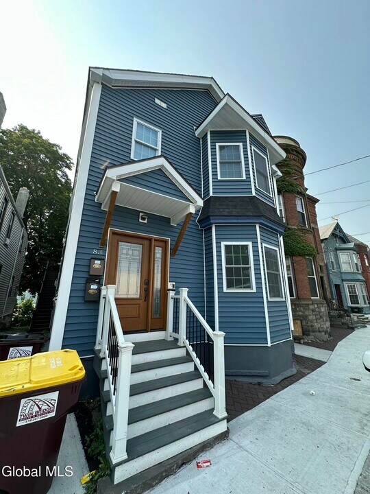 83 2nd Ave in Troy, NY - Building Photo
