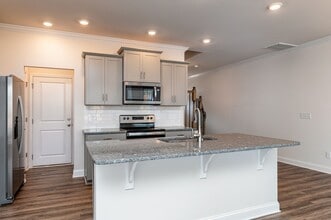 437 Yellow Fox Rd in Greer, SC - Building Photo - Building Photo