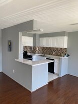 16 S Van Dorn St in Alexandria, VA - Building Photo