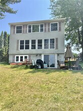 37 Crockett Rd in Raymond, ME - Foto de edificio - Building Photo