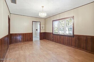 1546 River Hills Cir W in Jacksonville, FL - Foto de edificio - Building Photo