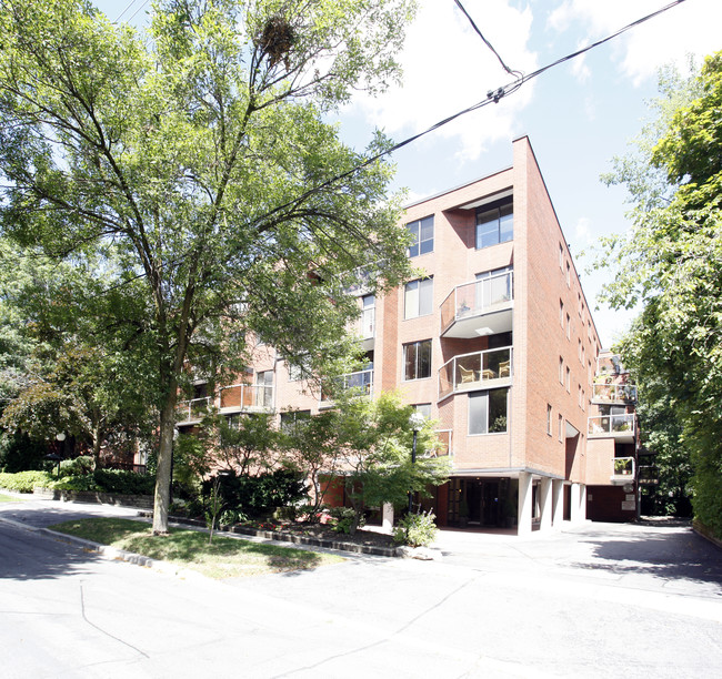 30 Glen Elm Ave in Toronto, ON - Building Photo - Primary Photo